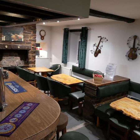 Y Giler Arms Hotel Pentrefoelas Екстериор снимка
