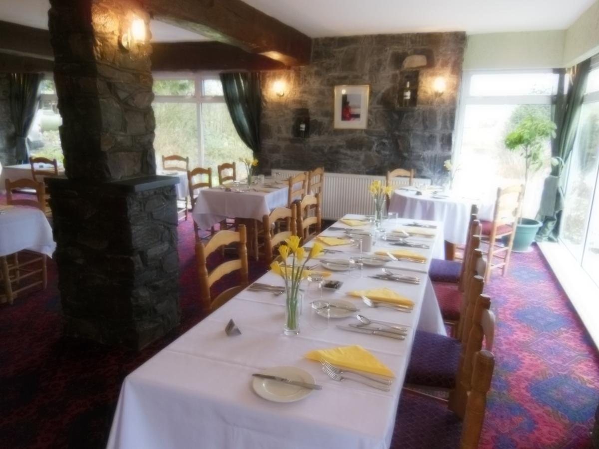 Y Giler Arms Hotel Pentrefoelas Екстериор снимка