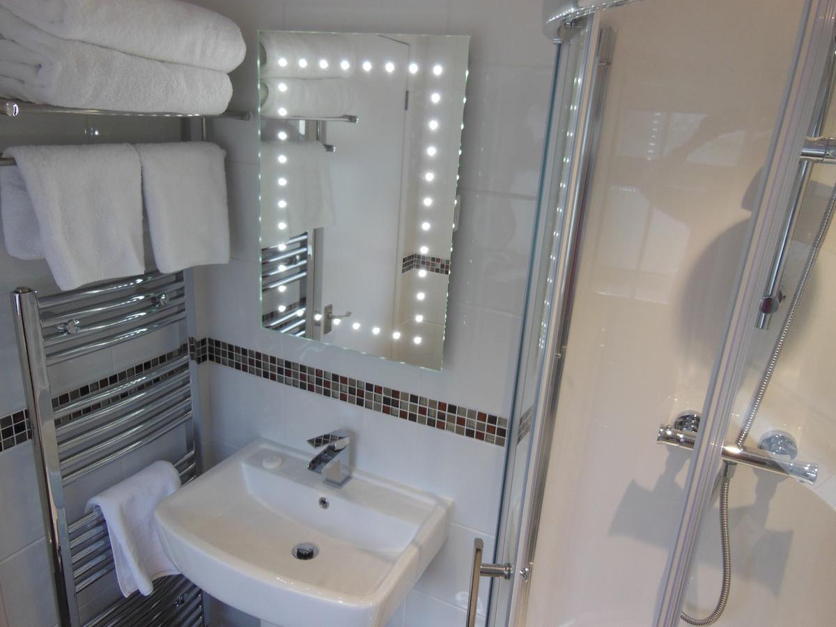 Y Giler Arms Hotel Pentrefoelas Екстериор снимка