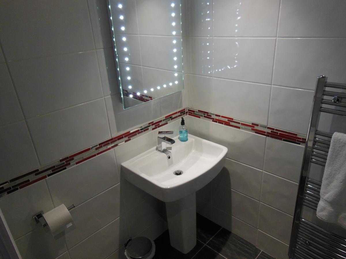 Y Giler Arms Hotel Pentrefoelas Екстериор снимка