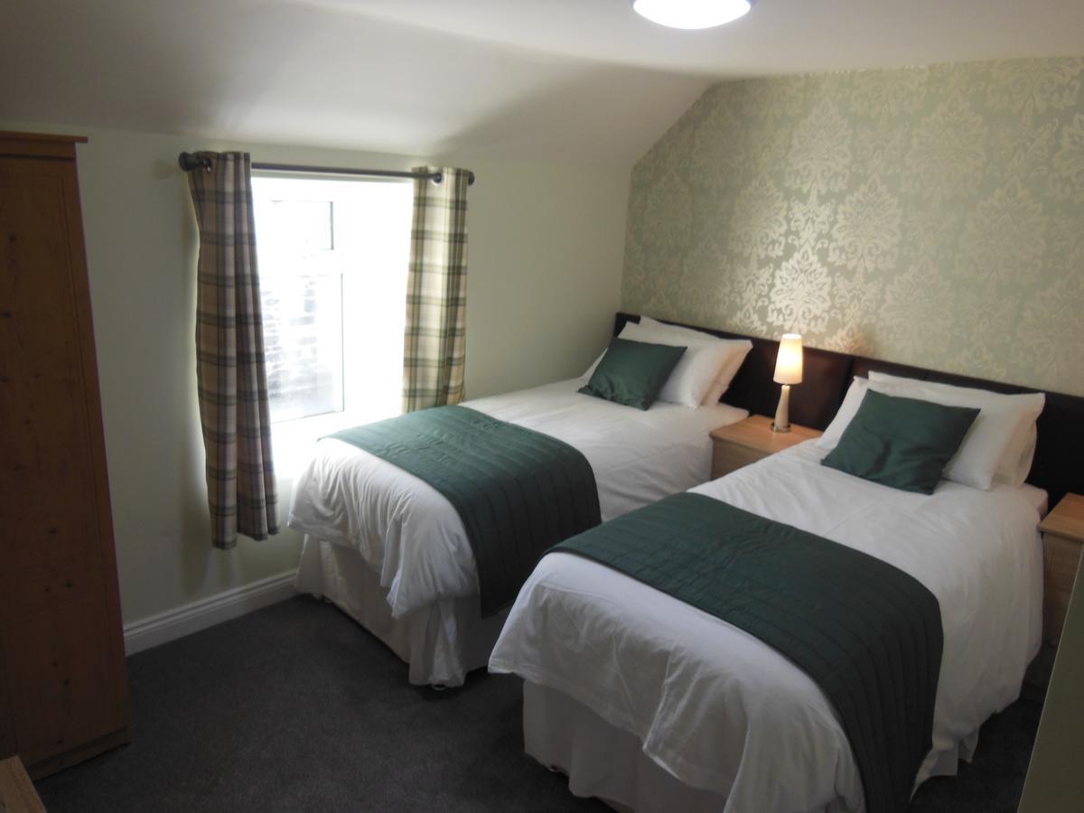 Y Giler Arms Hotel Pentrefoelas Екстериор снимка