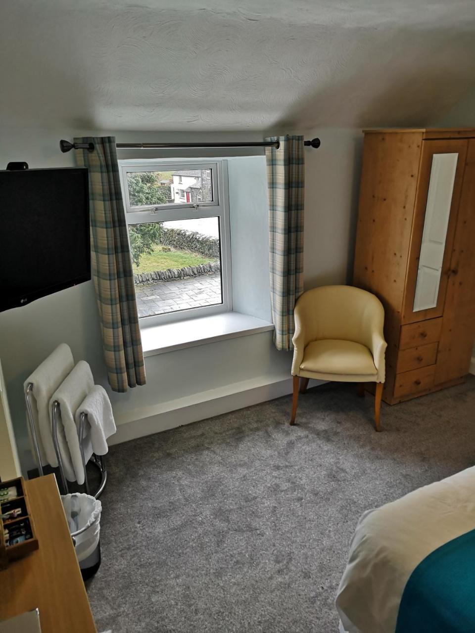 Y Giler Arms Hotel Pentrefoelas Екстериор снимка
